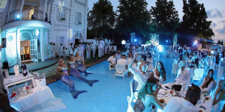 White Dinner Water Show 2024 Villa ReNoir 2