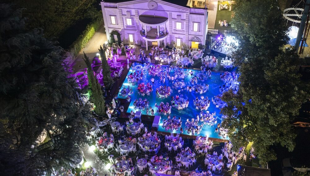 White Dinner Water Show ph Press