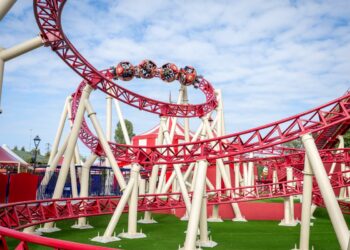 Leolandia coaster Reveяsum ph press