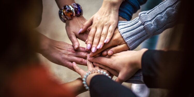 Solidarietà - Un dolcetto per un povero ph Pixabay